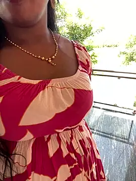 Snapshot of Dhiyapink chatting on March 13, 2025, 6:16 am Dhiyapink online show from March 13, 2025, 6:16 am