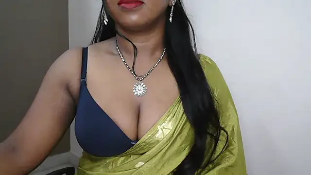 Snapshot of Dhiyapink chatting on December 5, 2025, 4:10 am Dhiyapink online show from December 5, 2025, 4:10 am