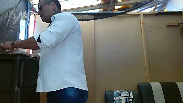 hardrock982 online show from February 19, 2025, 1:28 pm