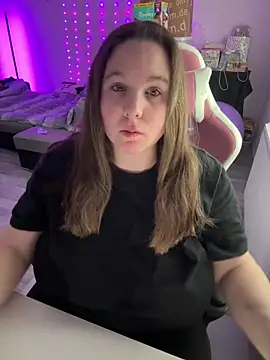 Snapshot of AureliaWinter chatting on February 8, 2026, 9:34 am AureliaWinter online show from February 8, 2026, 9:34 am