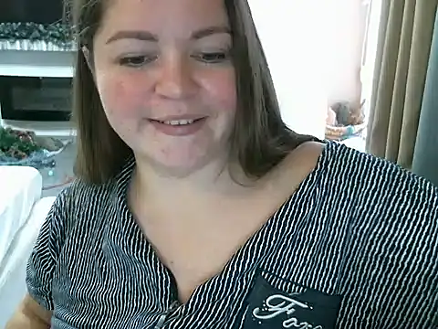 cute  cherry online show from December 13, 2024, 1:01 pm