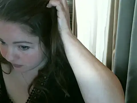 cute  cherry online show from February 14, 2025, 4:41 pm