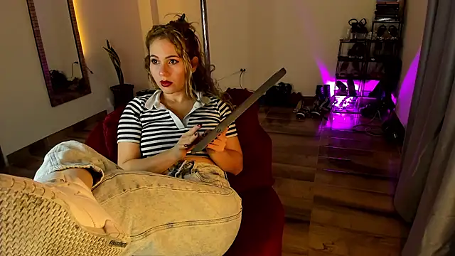 Cristina  Smith online show from July 22, 2026, 12:02 am
