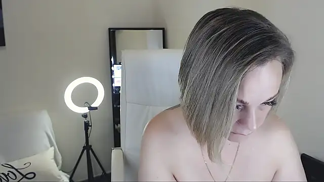 Tilly Eliot online show from February 17, 2025, 2:04 pm