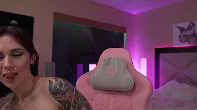 GirlGogo online show from December 15, 2024, 1:57 am