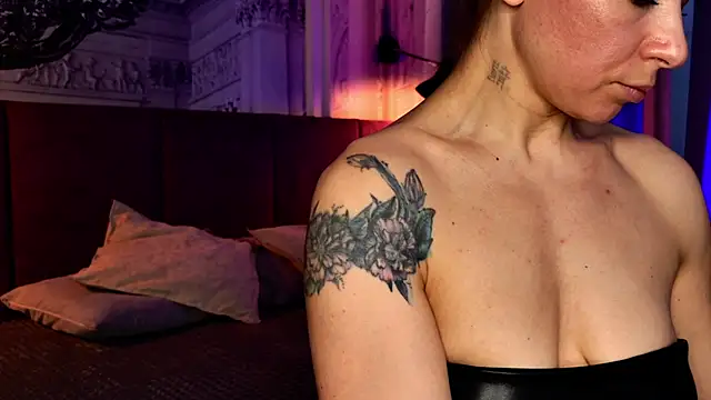 SofiaFoster  online show from February 2, 2025, 2:13 pm