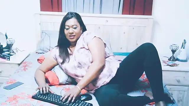 Indianlust69 online show from October 6, 2025, 5:27 am