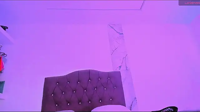 alysson 18 online show from September 24, 2025, 1:14 pm