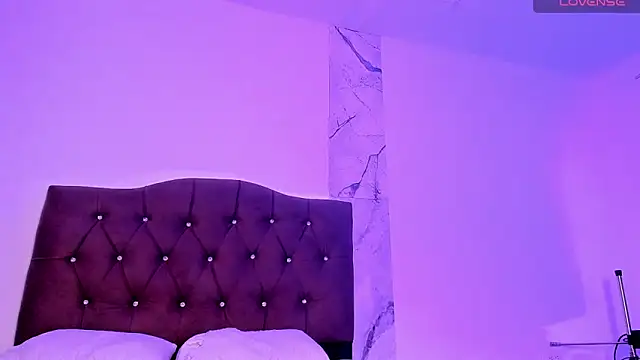 alysson 18 online show from November 11, 2025, 1:33 pm