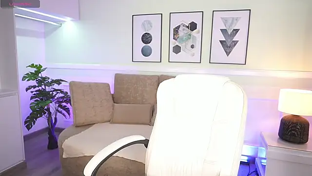 MaddyWattson online show from December 2, 2025, 11:37 am