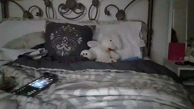 persephone332 online show from October 12, 2025, 6:01 am