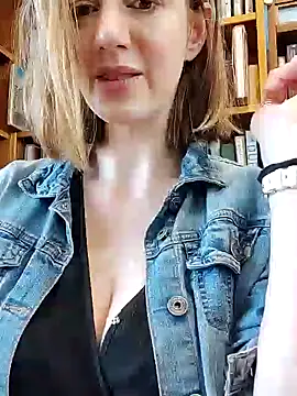 TopsyWilde online show from February 10, 2025, 8:53 am