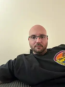 Fuzzyfuzbear online show from May 12, 2026, 8:39 pm