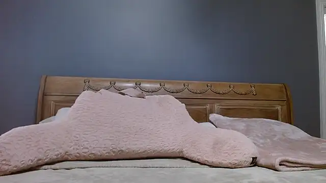 Lisaisluscious online show from October 20, 2025, 1:55 pm