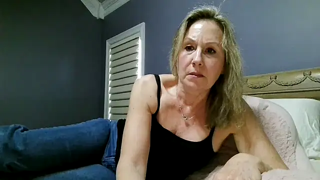 Lisaisluscious online show from April 18, 2026, 2:32 pm