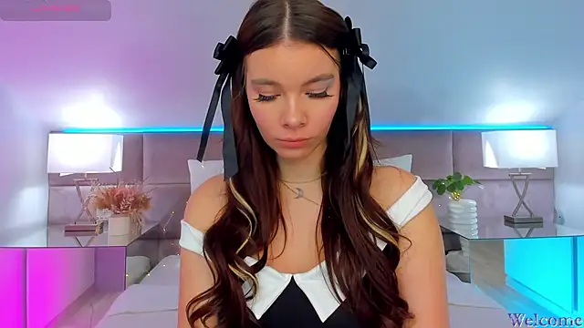 MiaMuse online show from October 18, 2025, 7:25 pm