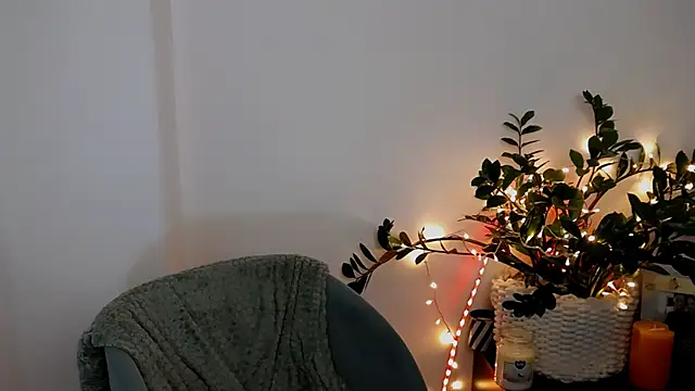 Snapshot of Xentthia chatting on February 8, 2025, 4:47 pm Xentthia online show from February 8, 2025, 4:47 pm