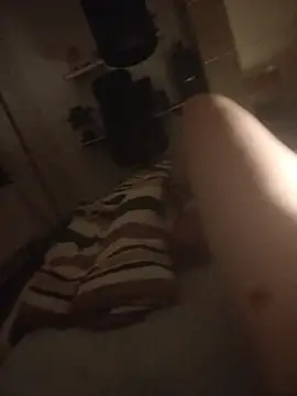 Snapshot of Untrhund23 chatting on December 22, 2025, 11:46 pm Untrhund23 online show from December 22, 2025, 11:46 pm