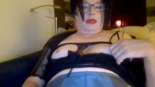 Mona-Mature online show from May 9, 2026, 10:48 pm