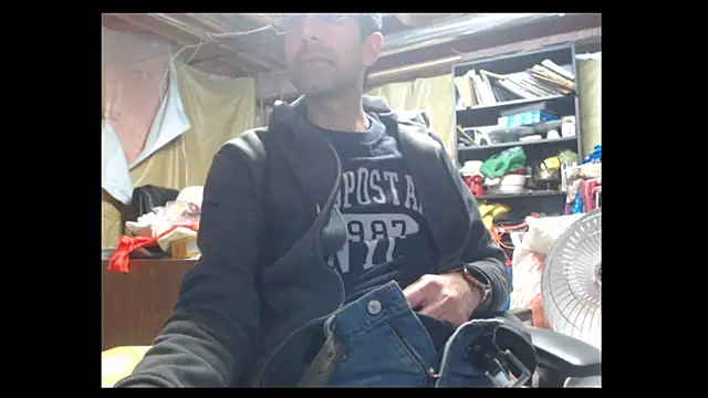 Snapshot of Gsmile1 chatting on December 21, 2024, 1:36 am Gsmile1 online show from December 21, 2024, 1:36 am