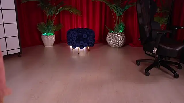 KittyCaitlin online show from December 3, 2025, 12:51 am