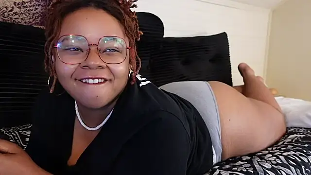 Snapshot of -khayaparker chatting on June 24, 2026, 7:35 pm -khayaparker online show from June 24, 2026, 7:35 pm