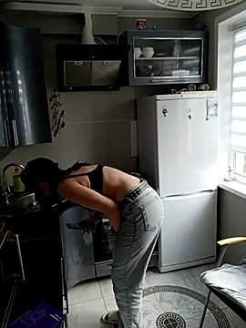 LazyTanukii online show from September 25, 2025, 6:50 am