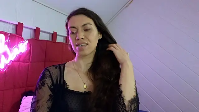 TiffanyDollxxx online show from December 14, 2025, 9:52 pm