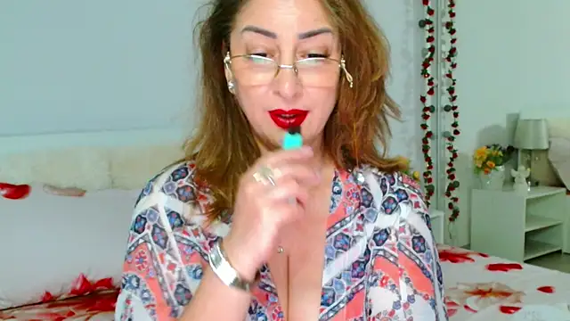 Tyana40 online show from April 21, 2026, 1:42 am