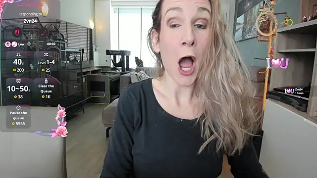 Snapshot of NaomiAndFriends chatting on February 20, 2025, 10:48 am NaomiAndFriends online show from February 20, 2025, 10:48 am