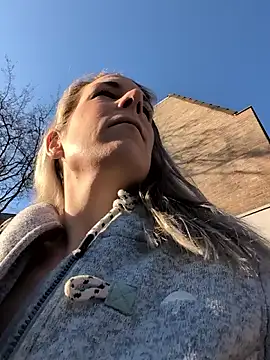 Snapshot of NaomiAndFriends chatting on March 3, 2026, 8:42 am NaomiAndFriends online show from March 3, 2026, 8:42 am