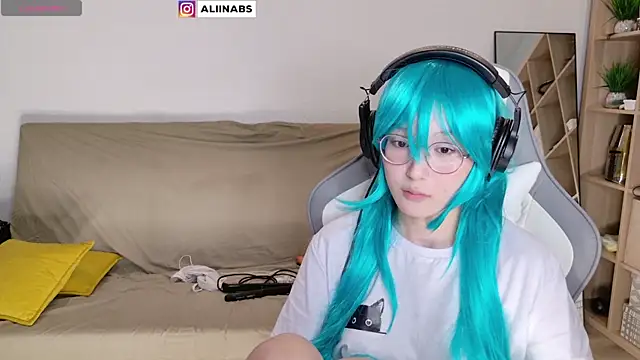 aliiiiiina online show from March 6, 2025, 1:46 pm