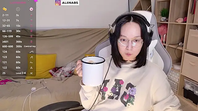 aliiiiiina online show from March 22, 2025, 12:39 am