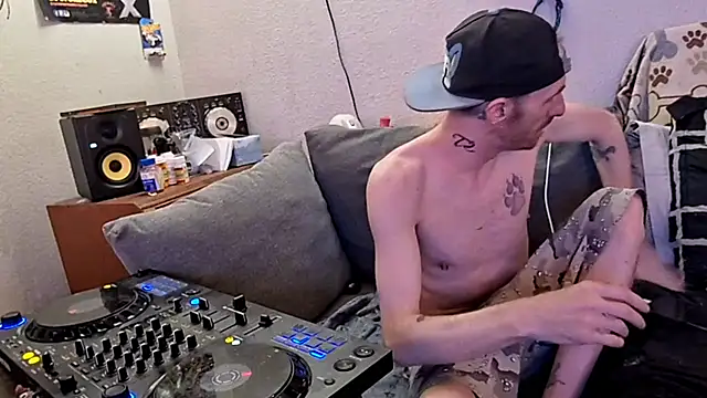 pyrowuff online show from March 14, 2026, 2:28 am