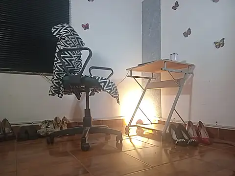 sharom smith1 online show from April 19, 2026, 5:51 am