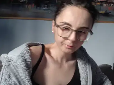 cleophee online show from February 17, 2025, 9:46 am