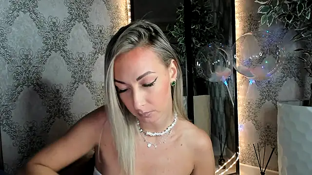 StarryHanna online show from March 17, 2025, 10:38 pm