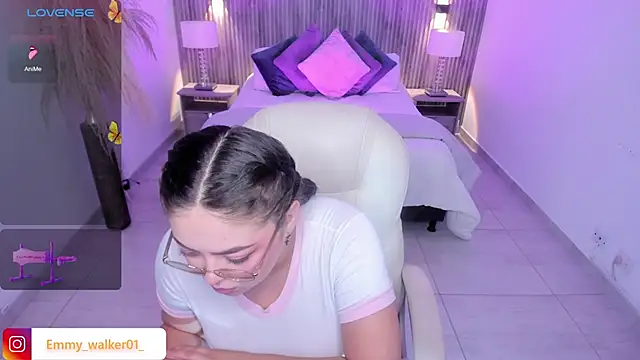 emmy walker online show from October 6, 2025, 11:07 am