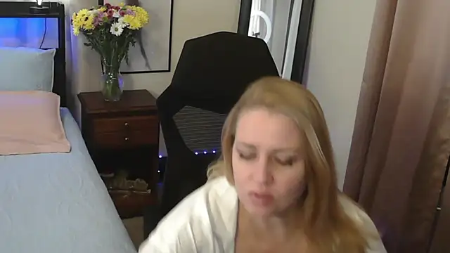 HollieBim online show from January 9, 2025, 3:55 pm