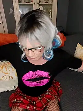 juniperberi29 online show from October 24, 2025, 9:55 pm