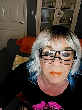 juniperberi29 online show from October 25, 2025, 9:31 pm