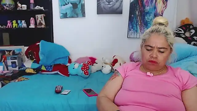 estrellita fugaz16x online show from January 29, 2025, 2:40 am