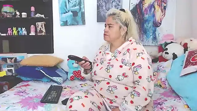 estrellita fugaz16x online show from February 8, 2025, 2:58 am