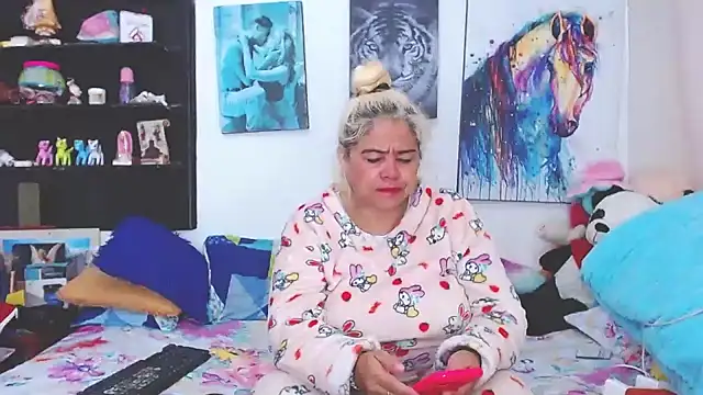 estrellita fugaz16x online show from February 8, 2025, 1:01 pm