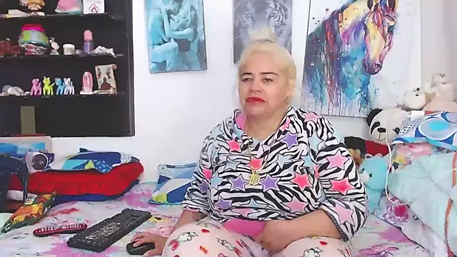 estrellita fugaz16x online show from March 19, 2025, 3:30 am