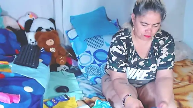 estrellita fugaz16x online show from October 7, 2025, 3:58 am