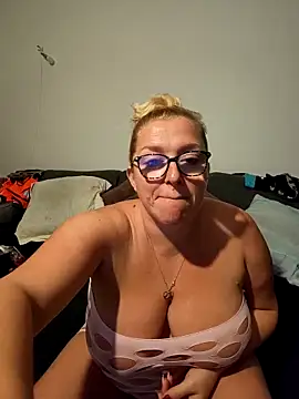 winniess40 online show from November 6, 2025, 3:51 am