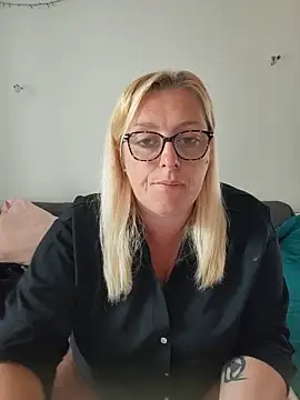 Snapshot of winniess40 chatting on June 2, 2026, 9:11 am winniess40 online show from June 2, 2026, 9:11 am