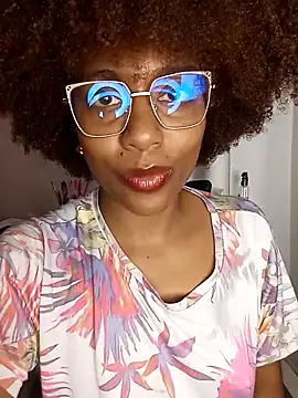 thaimy  online show from April 22, 2026, 2:58 am