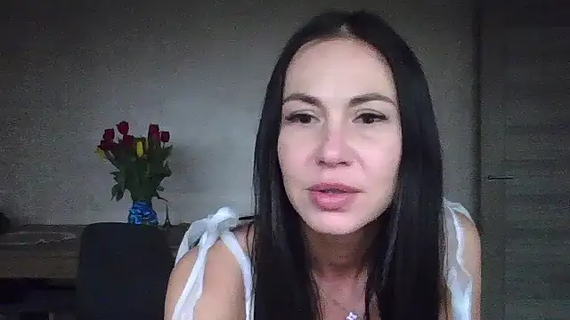 JulianaGold1 online show from March 5, 2025, 9:48 pm